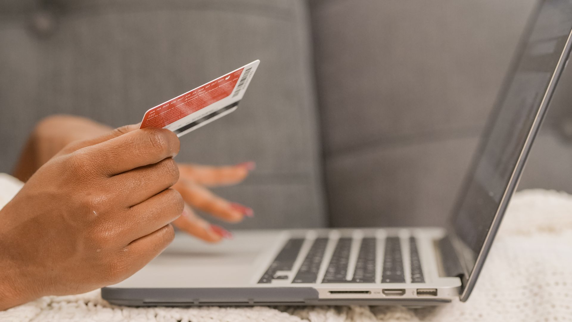 Shopping online with a credit card
